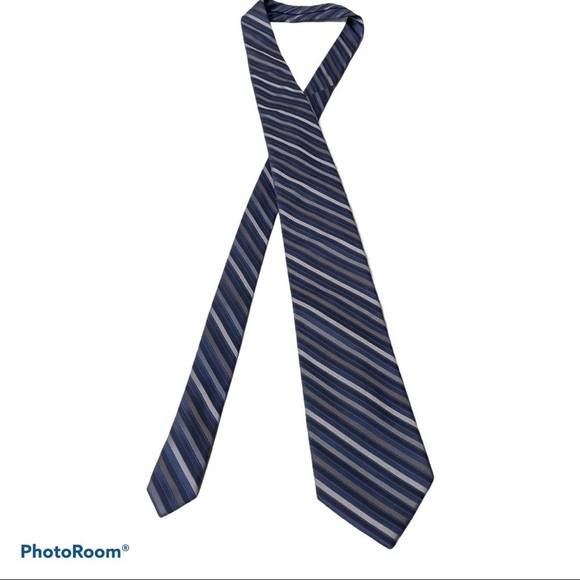 Calvin Klein 100% Silk Blue and Grey Striped Tie - Picture 2 of 5